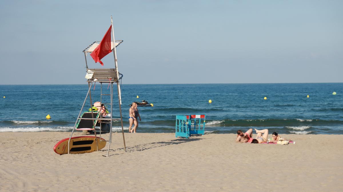 Las playas de Castelló siguen estando cerradas al baño.