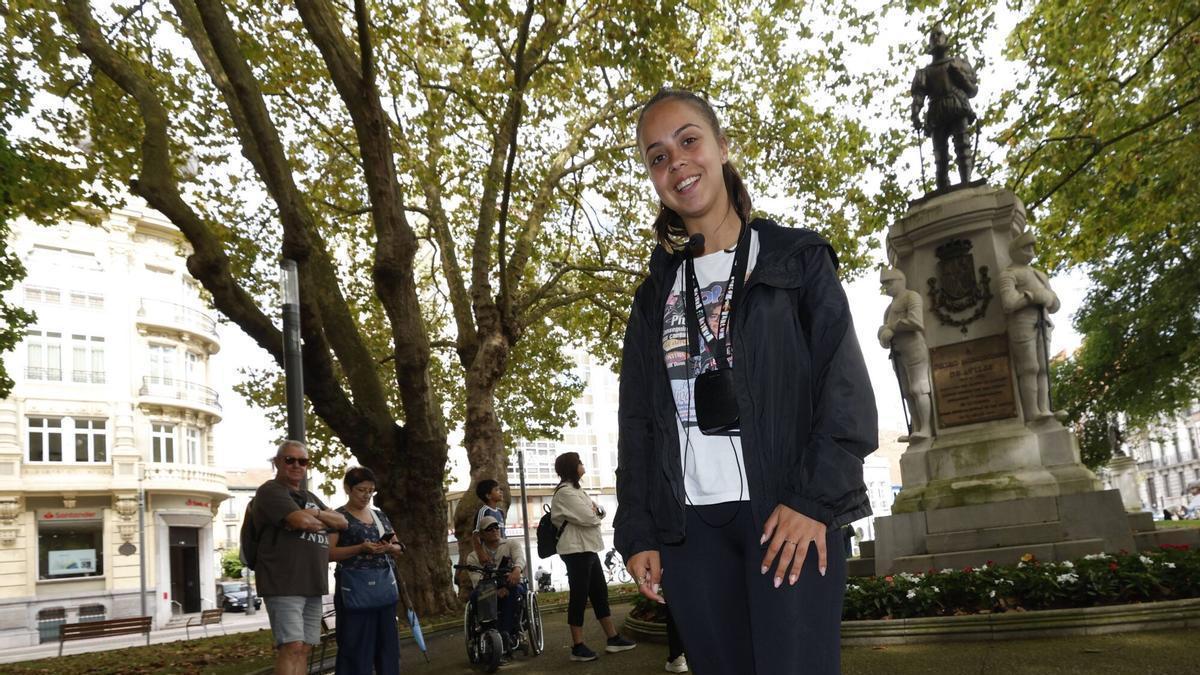 Carla Castro, guía turística, en el parque del Muelle