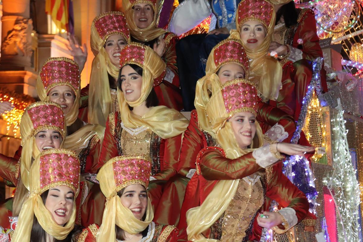 Vuelta a casa de Laura, Paula y las falleras 2023