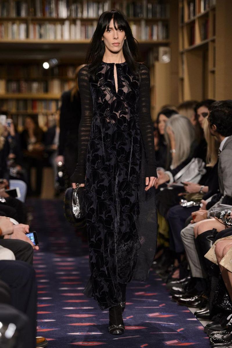 Sonia Rykiel Otoño-Invierno 2015/16, transparencias en vestido negro