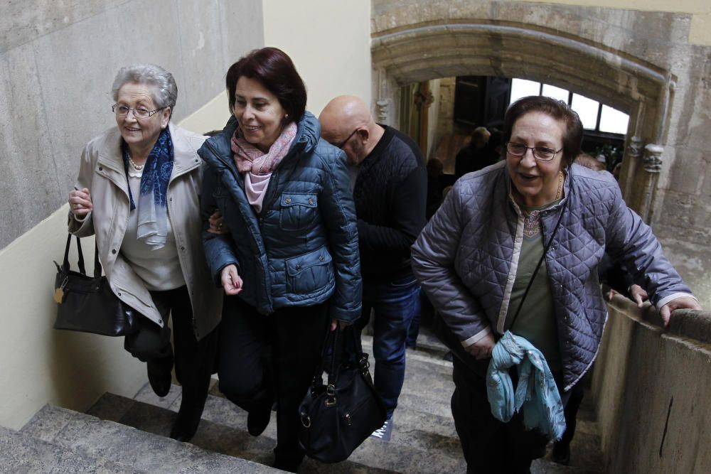 Vecinos de Morella, de visita en el Palau de la Generalitat