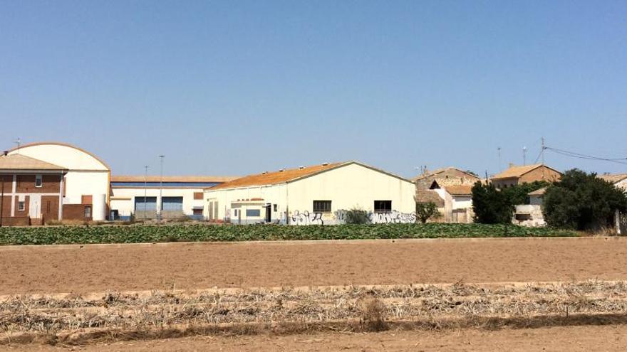 Una de las zonas industriales susceptibles de ser revertidas como huerta, en Poble Nou.