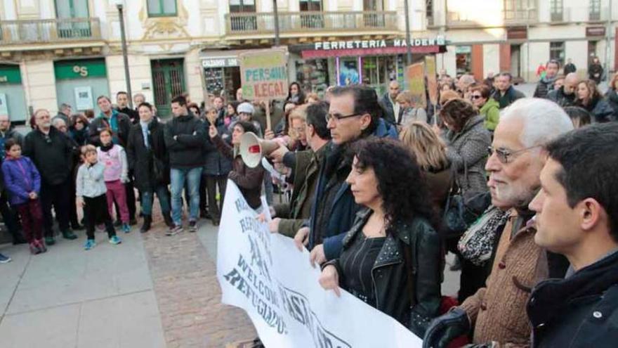 Concentración celebrada ayer en la plaza de la Constitución.