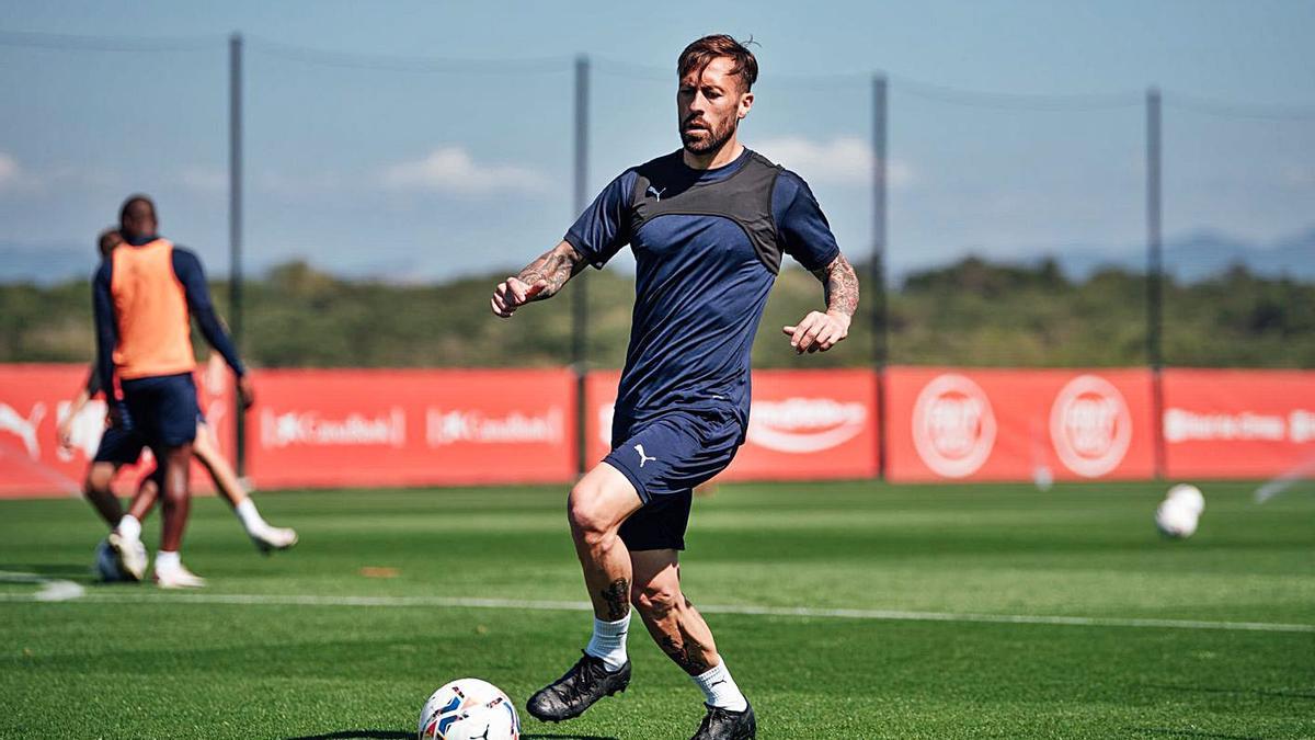 Antonio Luna, nuevo fichaje del FC Cartagena, durante un entrenamiento con el Girona.  | PRENSA GIRONA FC