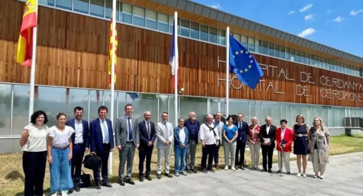 La direcció de l'Hospital de Cerdanya amb representants dels dos estats
