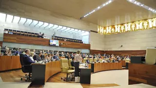 La lista de espera para operarse baja un 18% en Extremadura
