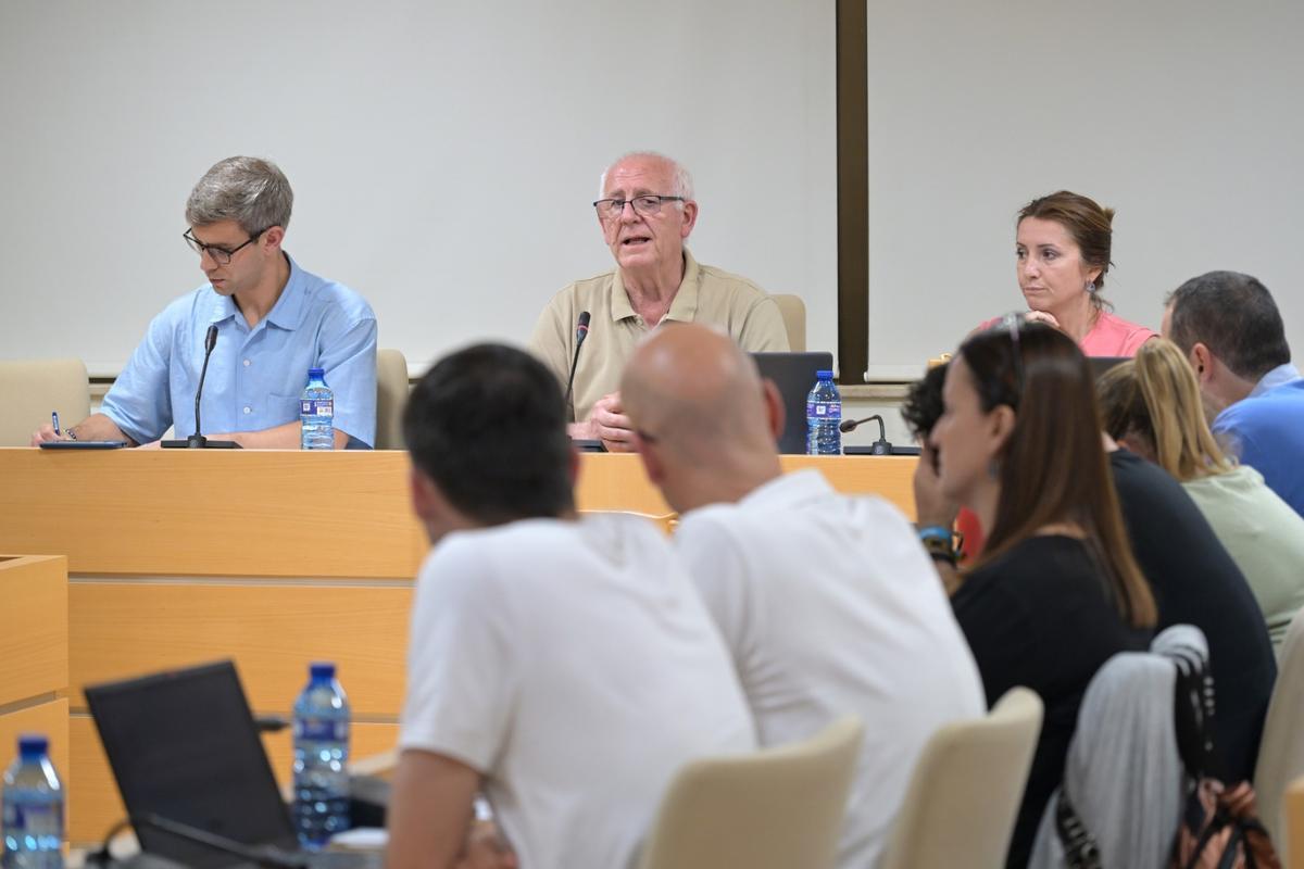 Vicent Císcar, presidiendo un pleno en Paiporta.