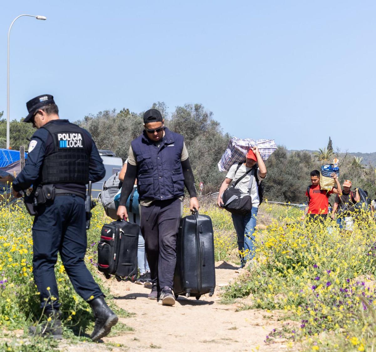 Desalojo frustrado en Can Rova 2 el pasado mes de abril. | V. MARÍ