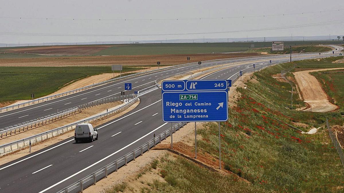 Autovía A-66 en el tramo entre Zamora y Benavente.