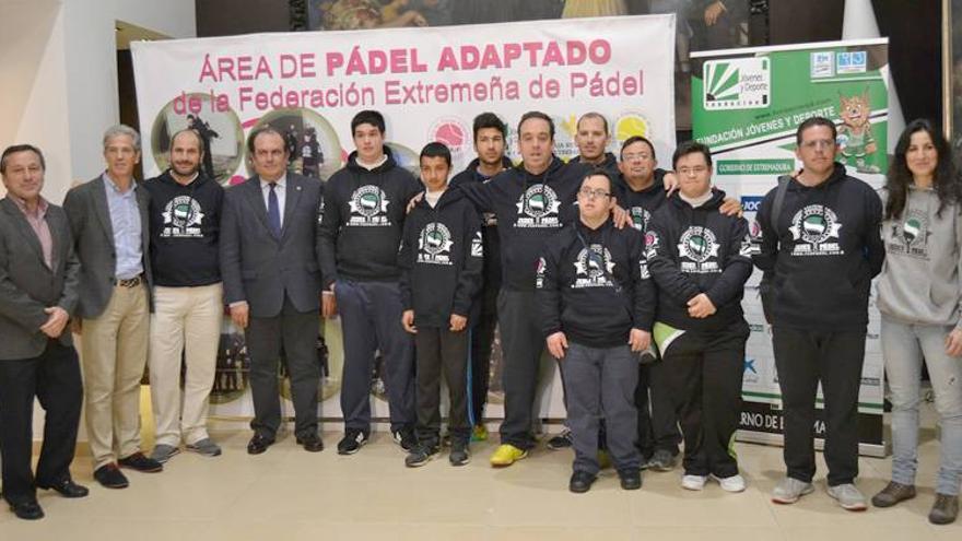 Badajoz cuenta con una nueva área de pádel adaptado