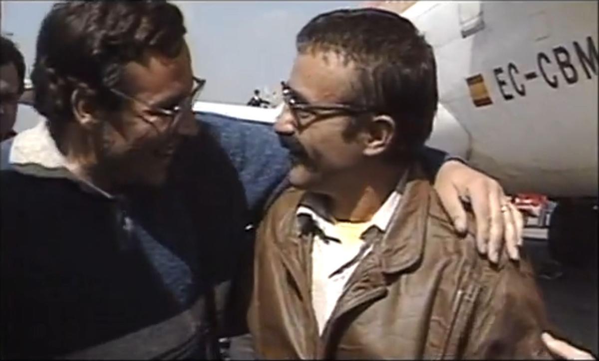 Toni Mas recién aterrizado en el aeropuerto de Palma, en una imagen de 'Estado de sitio'.