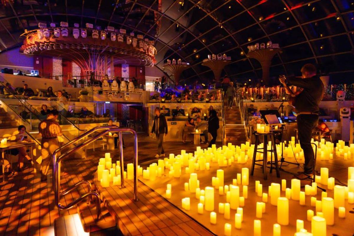 Fiesta a la luz de las velas en el Dome.