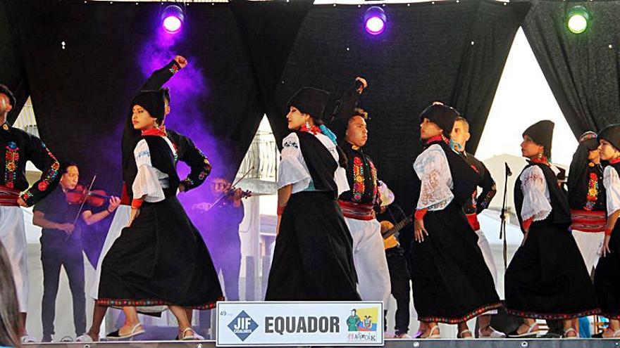 Sant Fruitós de Bages acull les danses de l’Equador dins les Jornades Internacionals Folklòriques | J. GRANDIA