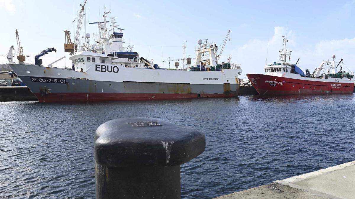 El Novo Alborada, a la izquierda, amarrado en Vigo el pasado año.