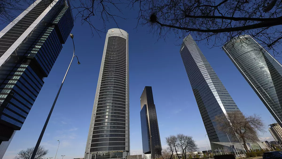 La IA ya pasa factura a las contrataciones de las ‘Big Four’ en Reino Unido y en España se preparan