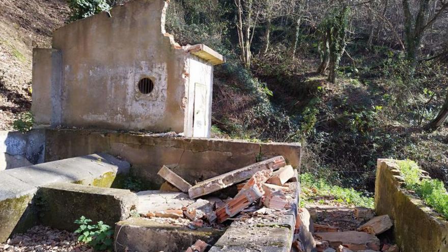 Un vendaval destroza un emblemático lavadero del Naranco