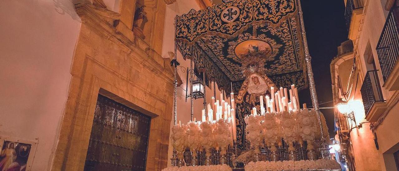 MIÉRCOLES SANTO EN LA RAMBLA. PASO DE PALIO DE NUESTRA SEÑORA DE LA ESPERANZA.