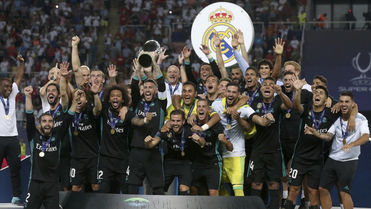 El Real Madrid celebra la Supercopa de Europa conseguida en 2017