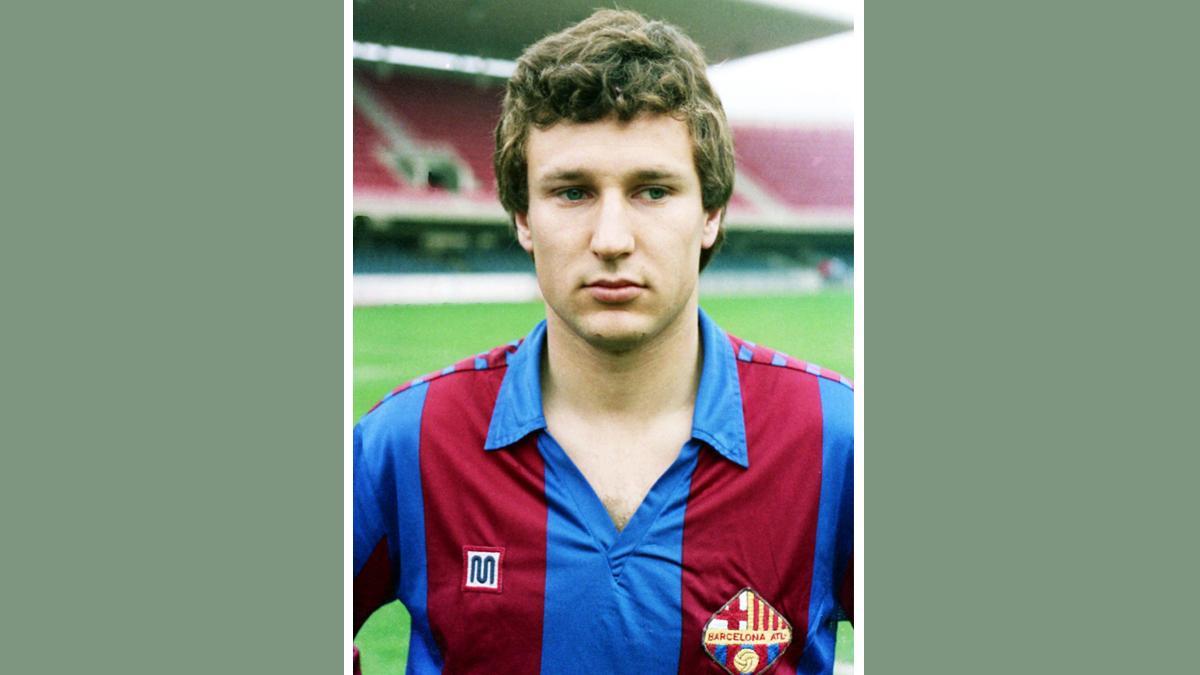 Josep Villarroya jugó tres partidos oficiales con el primer equipo del FC Barcelona, todos correspondientes a la Copa de la Liga 1985-86, un título se adjudicó el equipo azulgrana, dirigido por Terry Venables