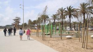 El nuevo paseo marítimo de La Pineda (Vila-seca), tras la deconstrucción realizada.