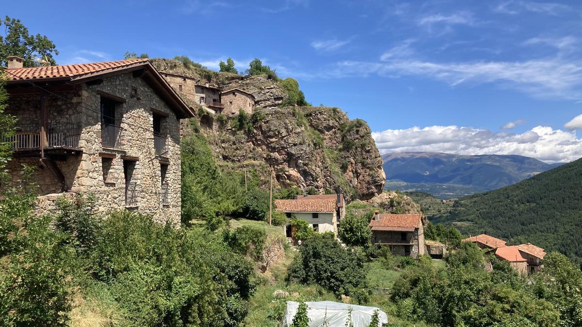 Diverses cases del nucli del Querforadat, a Cava