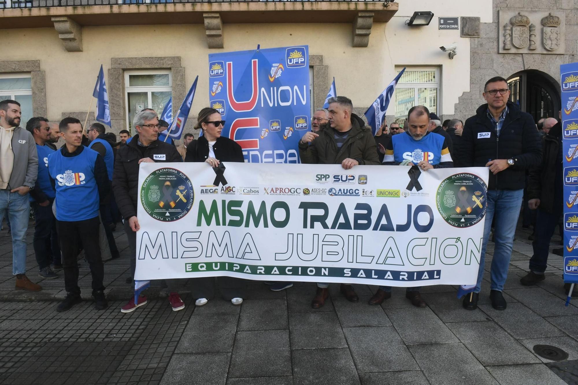 Policías nacionales y guardias civiles piden el reconocimiento como "profesión de riesgo" en una protesta en A Coruña