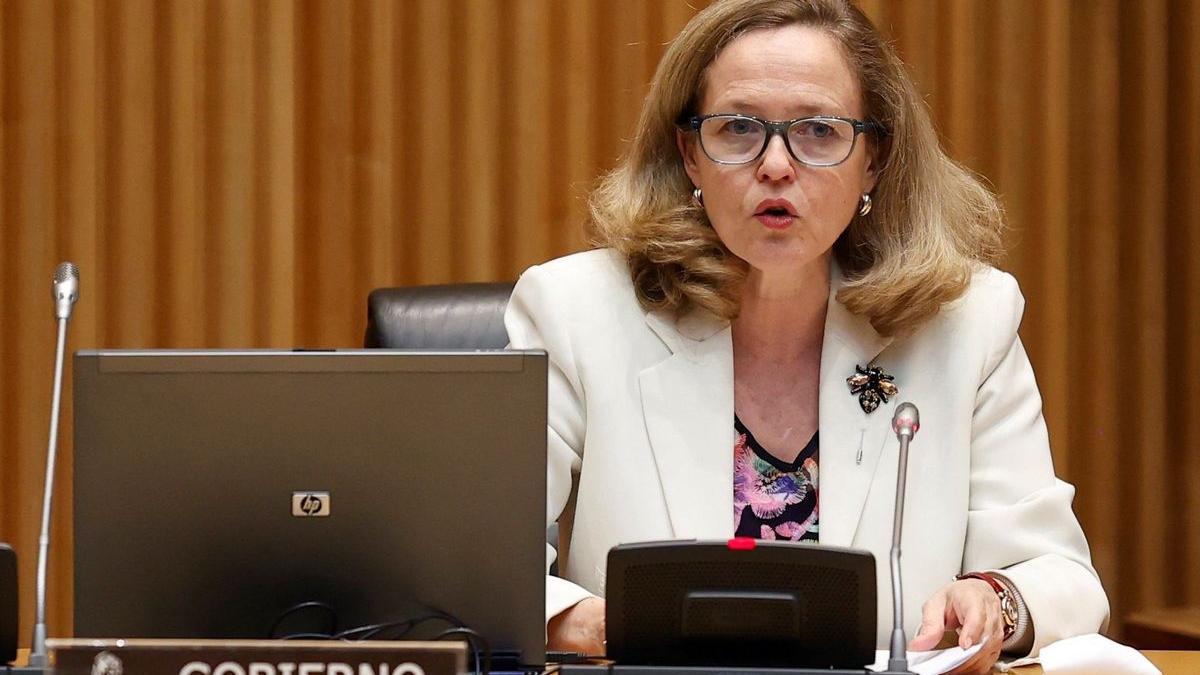 La vicepresidenta económica, Nadia Calviño, en la Comisión Mixta para la UE en el Congreso de los Diputados.