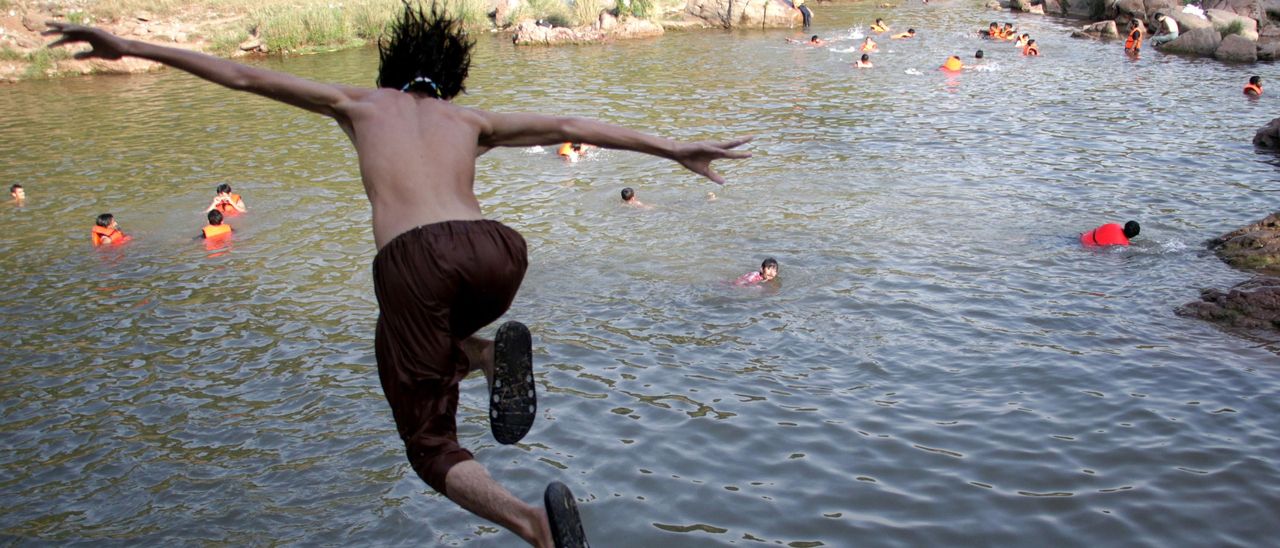 Meterse al agua de repente es una de las conductas consideradas de riesgo.