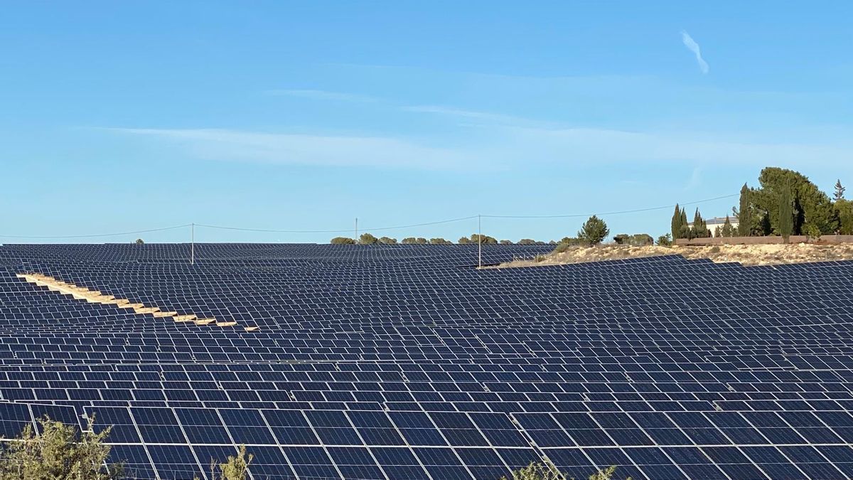 Instalación de una planta fotovoltaica.