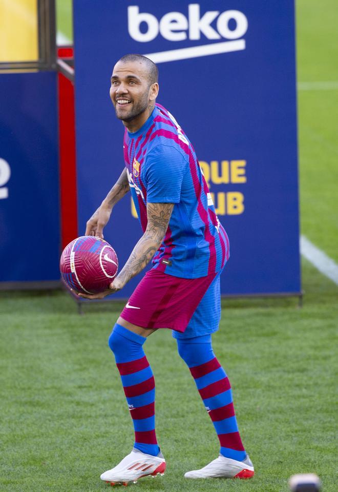 Presentación Dani Alves - Las imágenes del show que han dado la vuelta al mundo