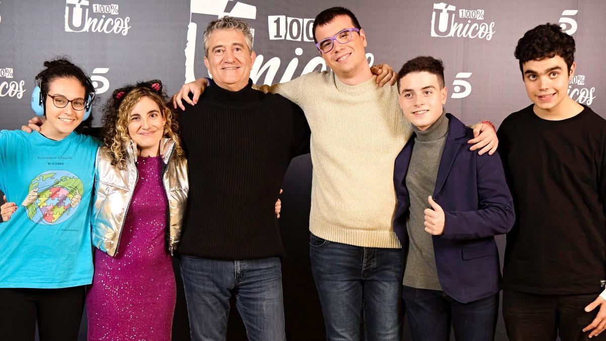 Guillermo Freser y algunos de los protagonistas de '100% únicos'