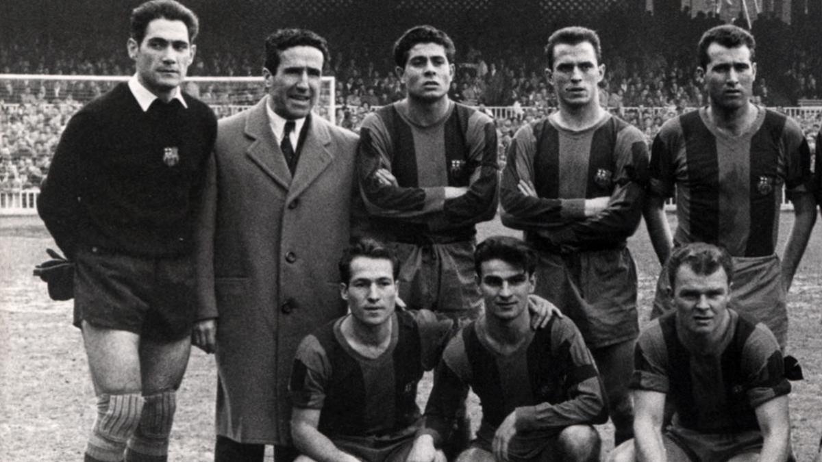 Helenio Herrera, con su Barça de la temporada 1958-59.