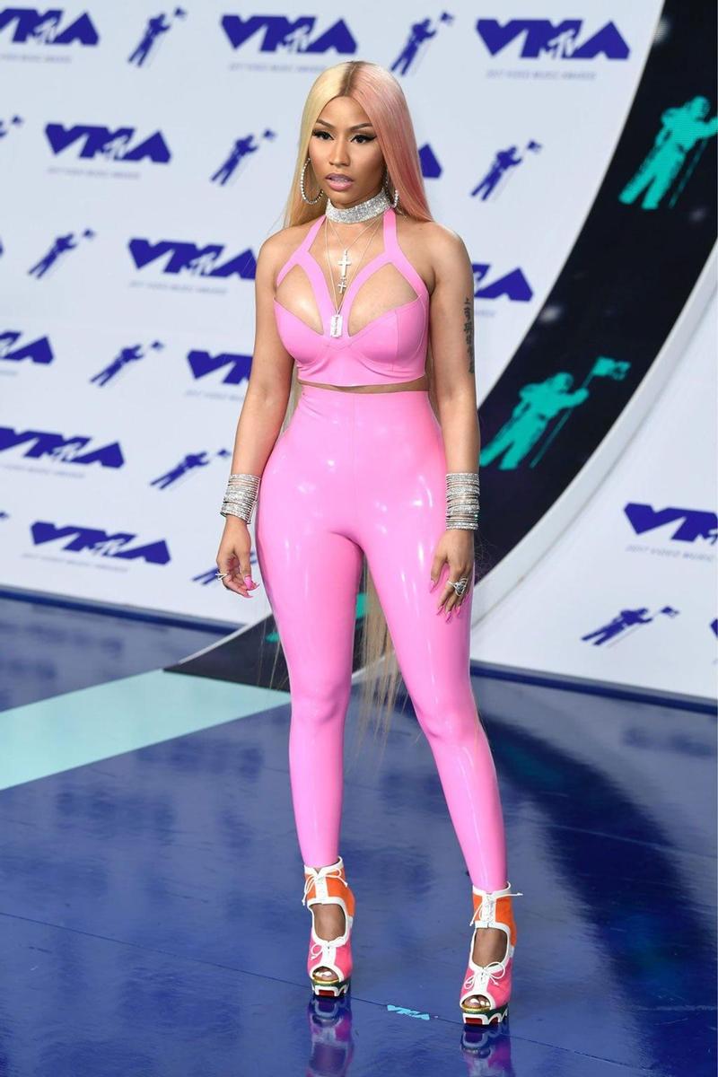 Nicki Minaj y su traje de látex rosa