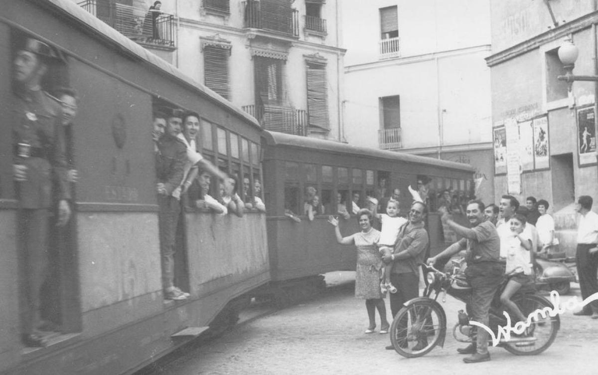 La historia de La Panderola, el tren que 'volaba' en Castellón