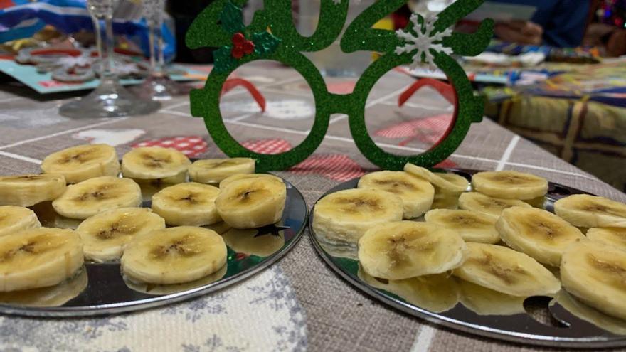 Doce rodajas de plátanos en vez de uvas en solidaridad con La Palma