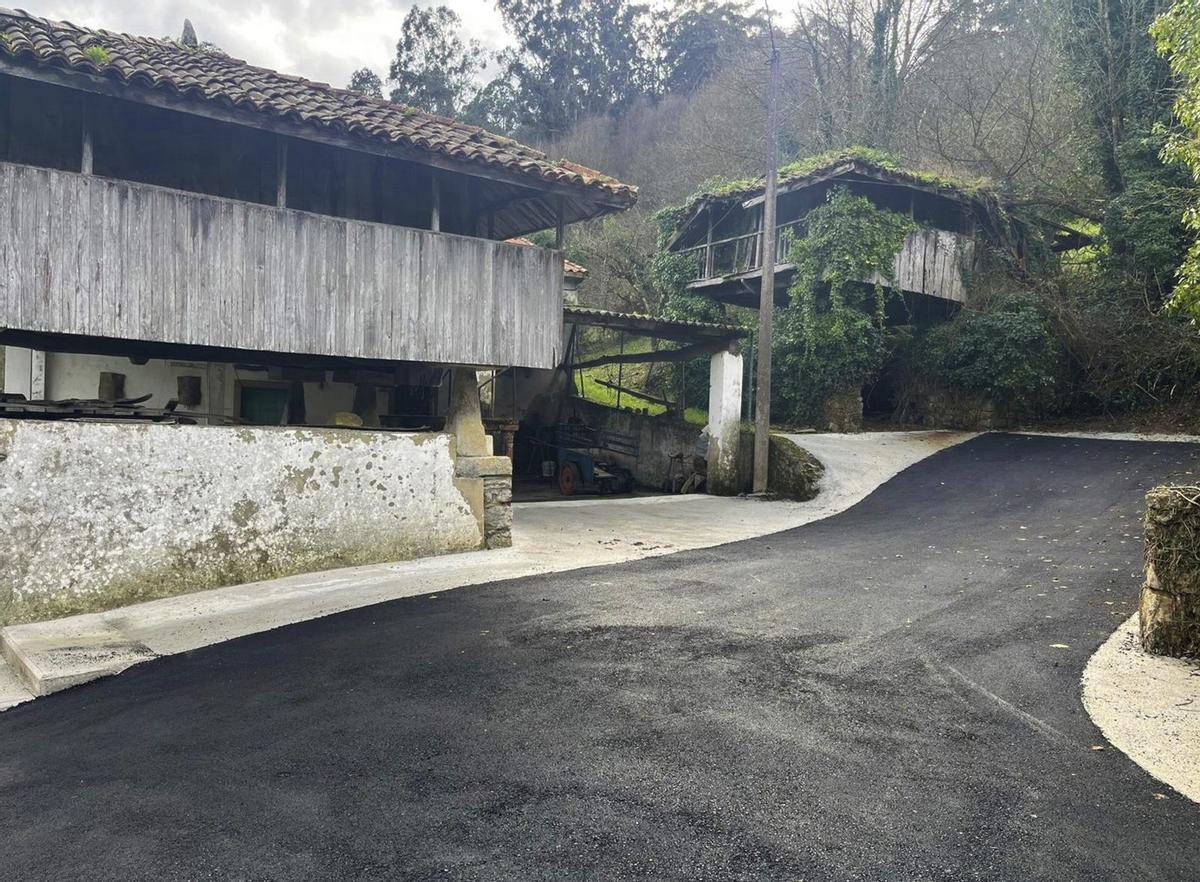 Obra cooperable, acceso a Carcabón, en Las Regueras . | Cedidas a LNE