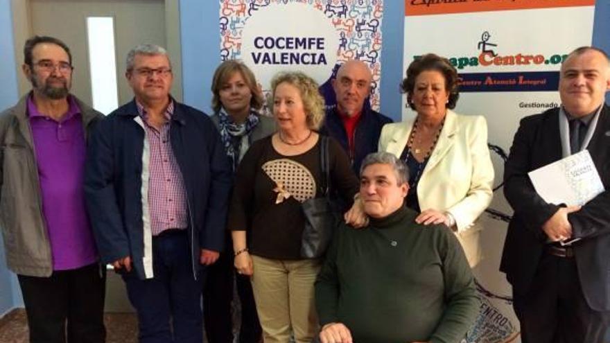 Rita Barberá bordea la ley electoral en su visita a un centro de discapacitados
