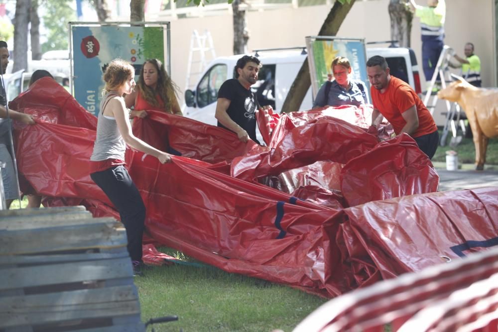 Preparativos para la apertura al público de la Feria de Muestras