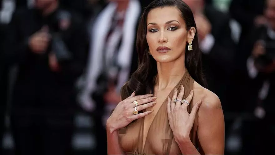 Veto al 'Naked dress' en Cannes: ?por qu谷 el festival proh赤be a las estrellas pisar la alfombra roja medio desnudas?