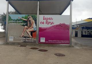 Facua denuncia a unas estaciones de servicio por el "uso sexista" en su publicidad