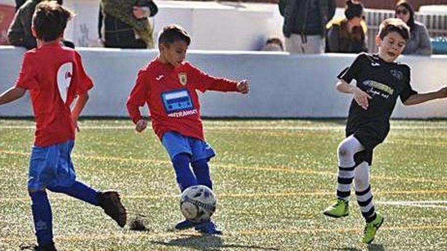 Imagen de un partido de fútbol de categoría prebenjamín.