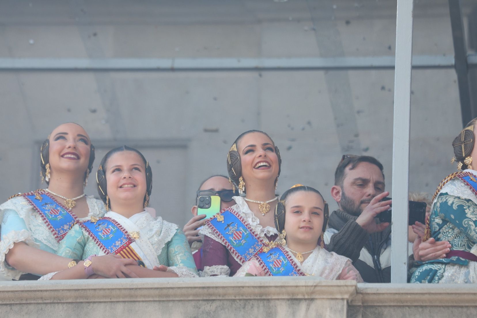 Palco del día 15: cumbre del PP y celebridades