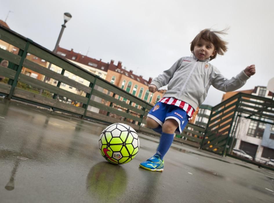 Alex Devesa Alvarado, el niño de 3 años que sabe toda la alineación del Sporting