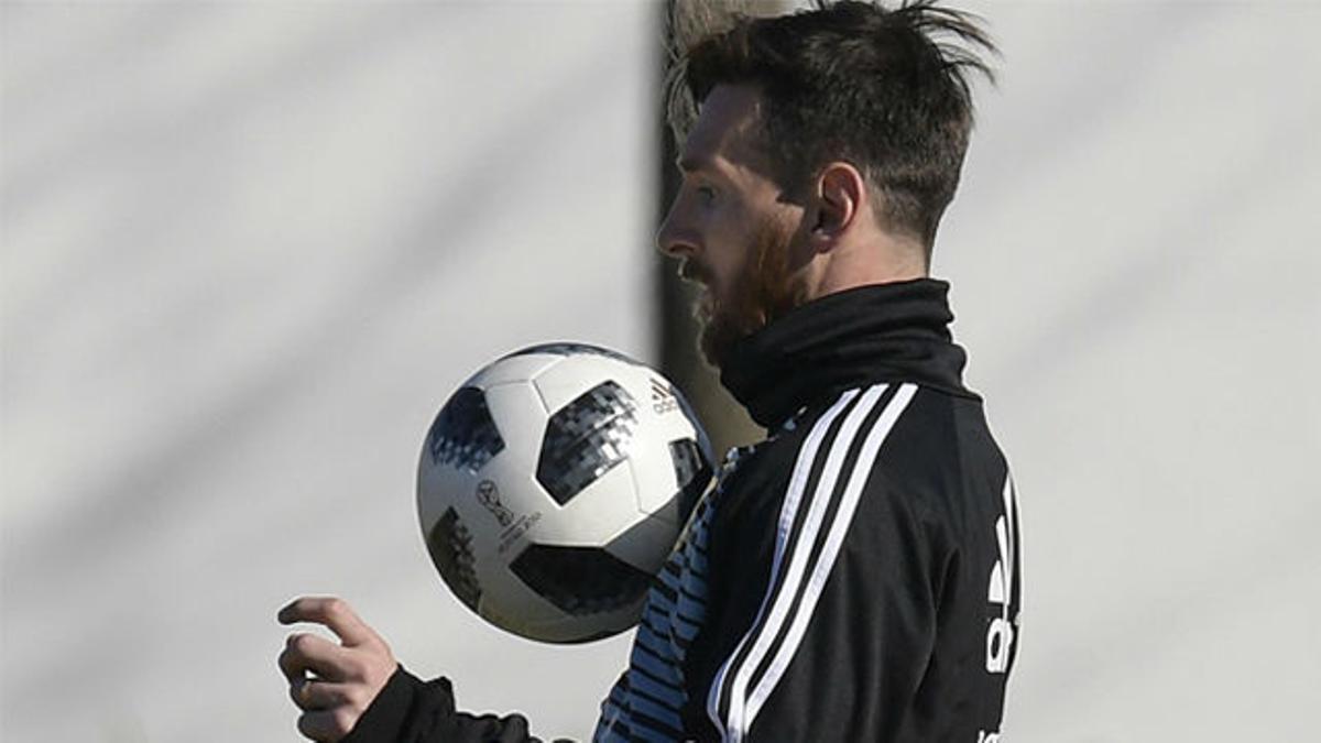 ¡Messi se luce en el entrenamiento de Argentina con esta chilena!