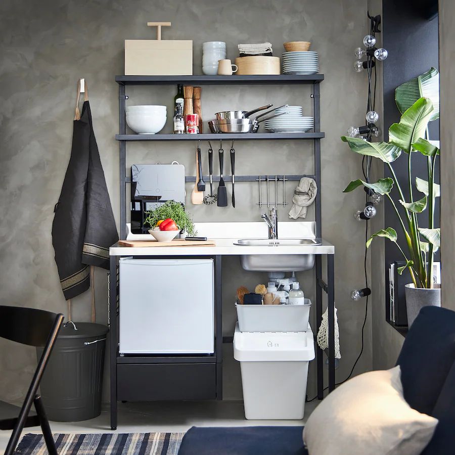 Cocinas Ikea | Este modelo de cocina pequeña es más completo ya que cuenta con más accesorios
