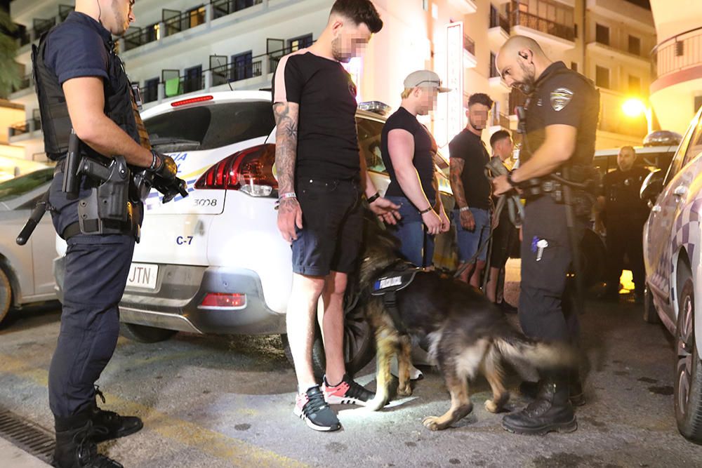 Una noche con la Policía en el West End en Sant Antoni (Ibiza)