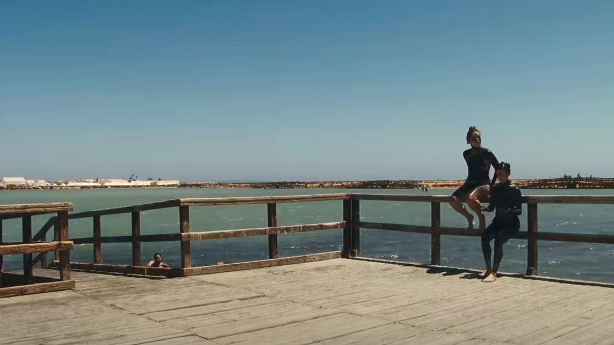 Imagen del videoclip 'Ahí Estás' de Amaral.
