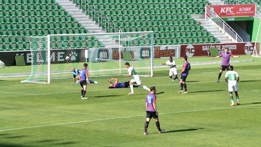 El sueño del Eldense acabó con el gol del franjiverde Molina.