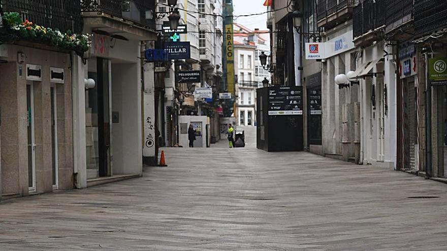 Una de las zonas comerciales de la ciudad, la calle Real, vacía en el estado de alarma.