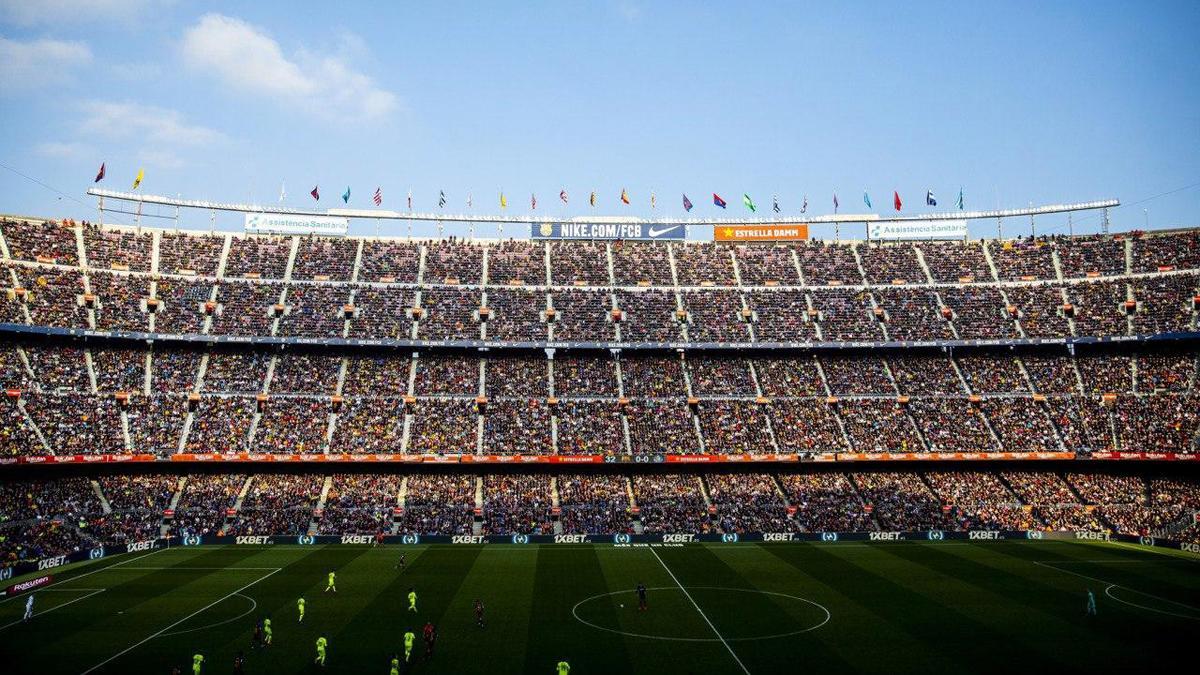 El Camp Nou lleva año y medio sin público en las gradas